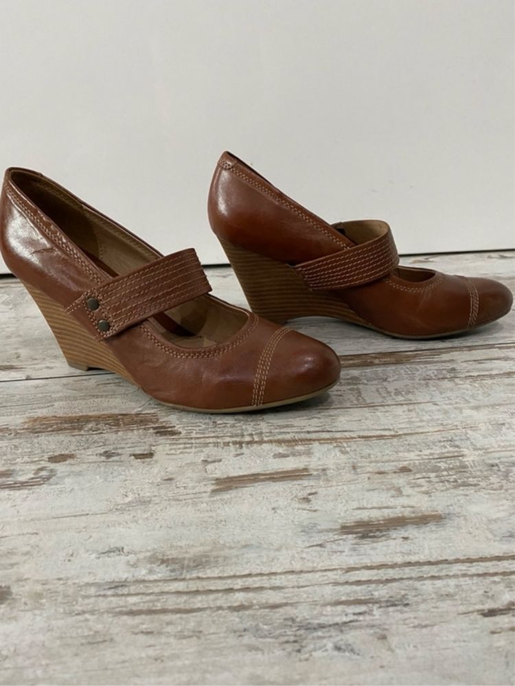 Brązowe buty skórzane na koturnie 5th avenue rozmiar 41