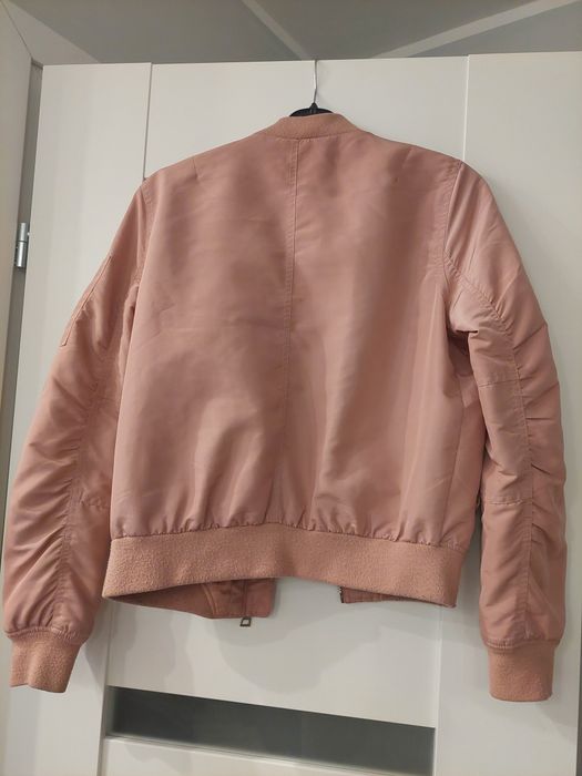 Różowa bomberka Stradivarius