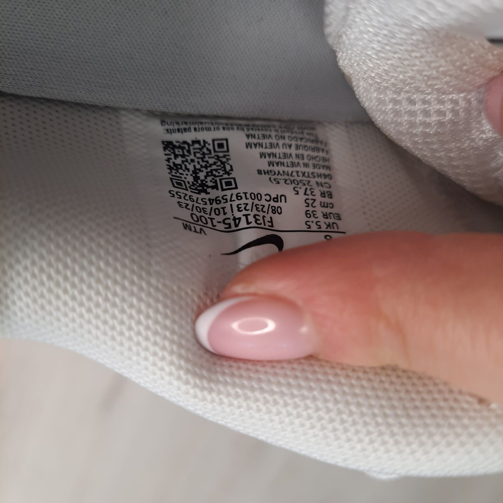Оригінальні жіночі кросівки NIKE W AIR MAX DN FJ3145-100

9