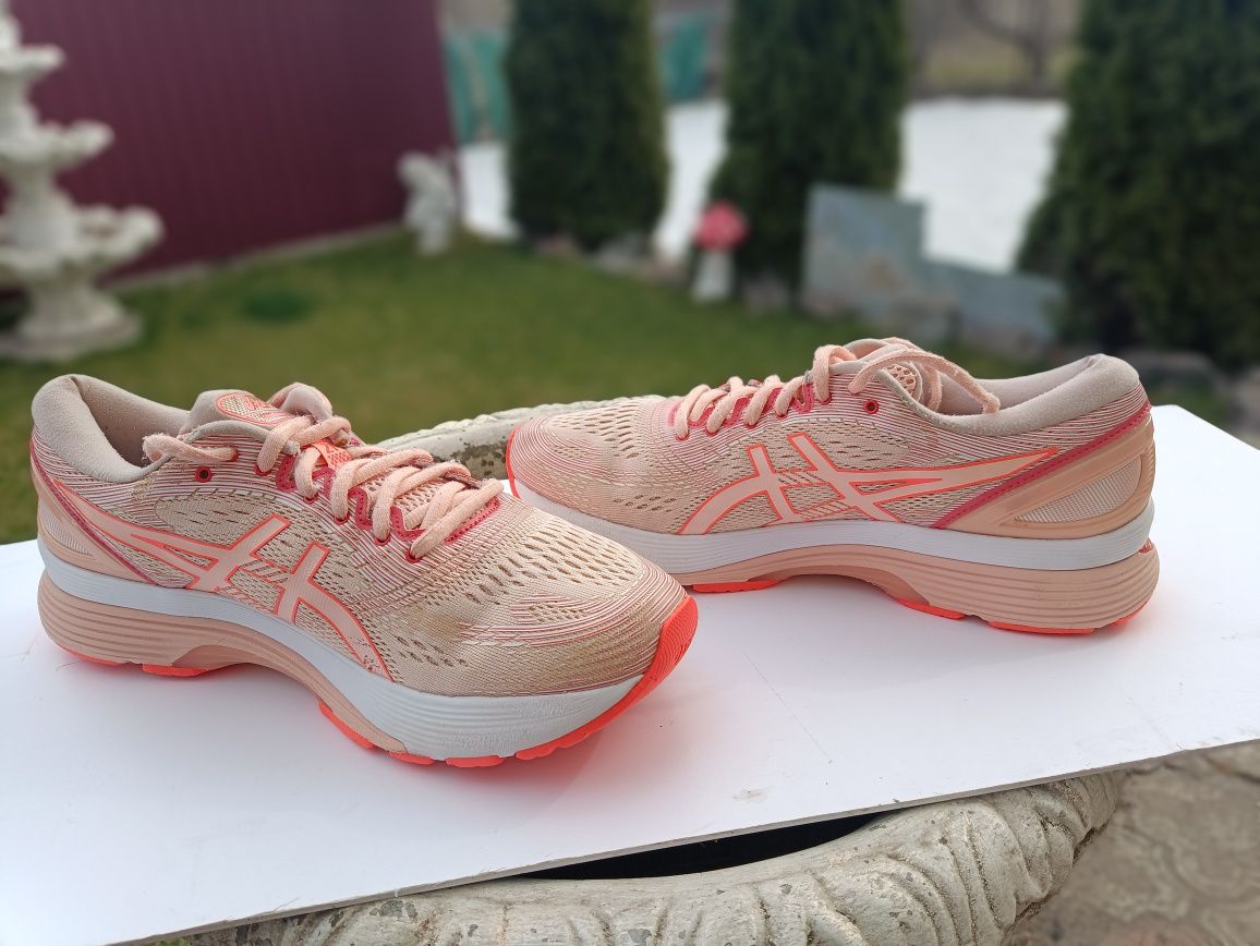 Продам кросівки Asics gel-nimbus 21