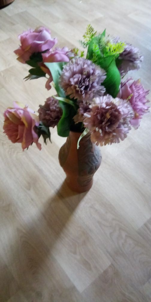 Wazon gliniany wys.36cm, śr. otworu 9cm + sztuczne kwiaty