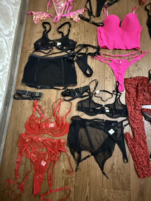 Еротична білизна боді латекс корсет труси панчохи пояс гартери белье