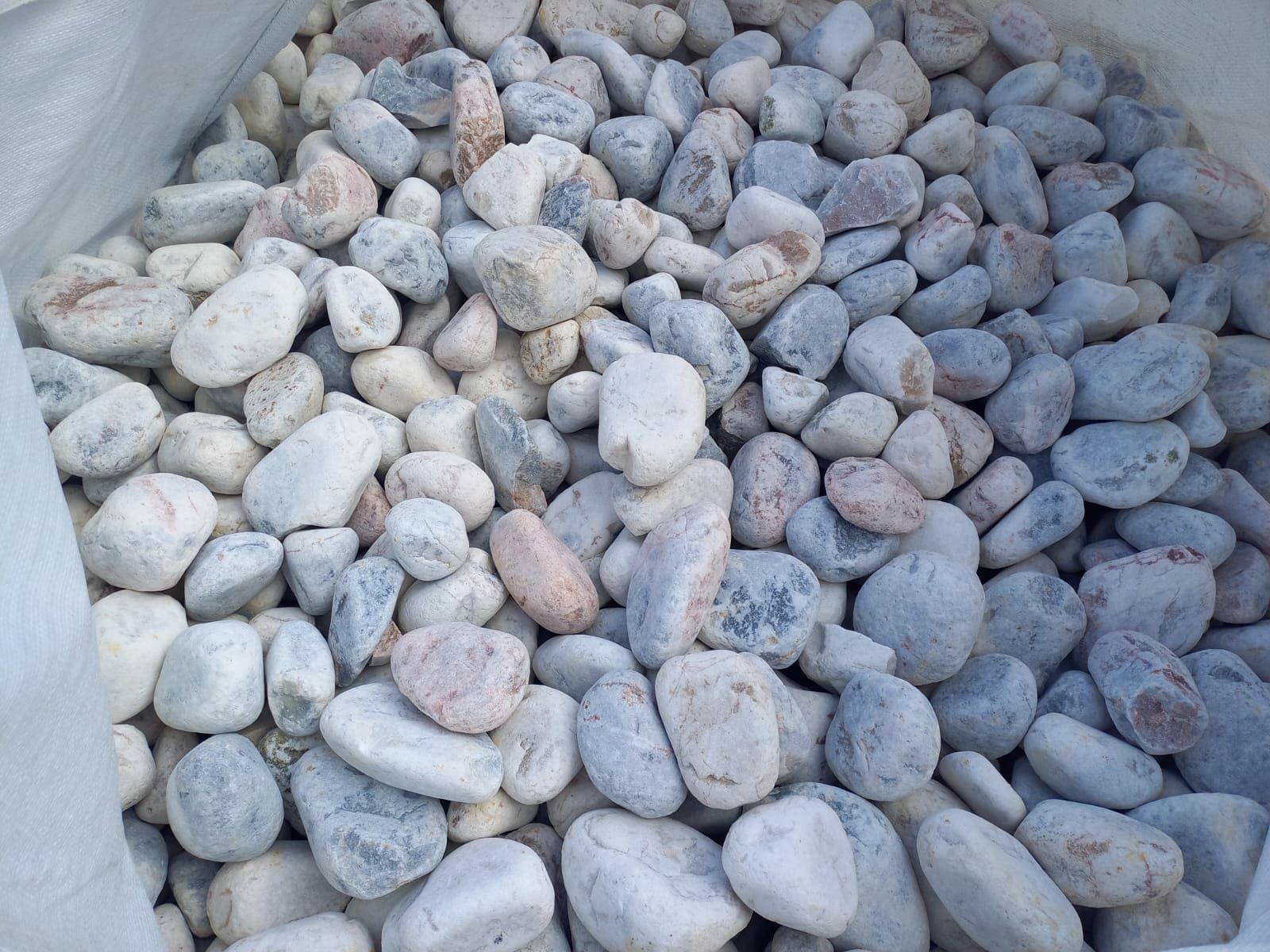 Białe otoczaki Janowickie marmur kamień naturalny ogrodowy 1T dostawa