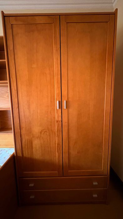 Mobília de estúdio completo, cama, secretária e roupeiro