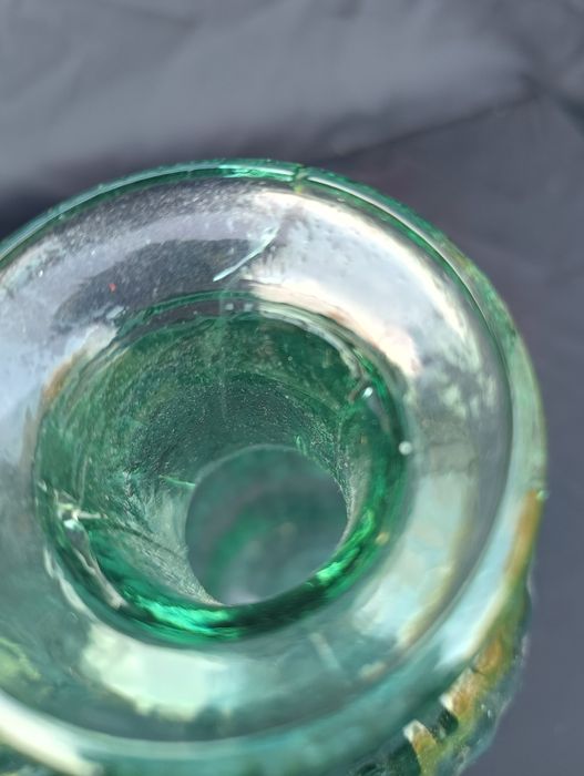 Trzy zielone butelki