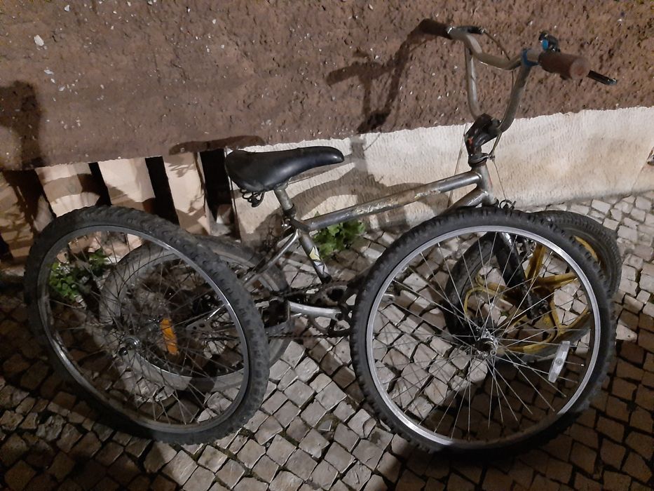 Vendo bicicleta bmx e par de rodas 26