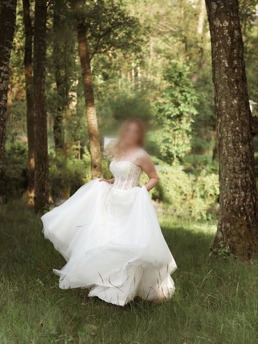 Suknia ślubna, biała z gorsetem