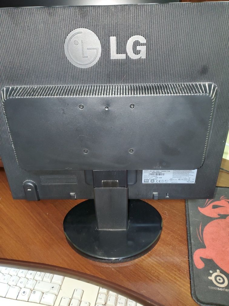 Компютерний монітор LG