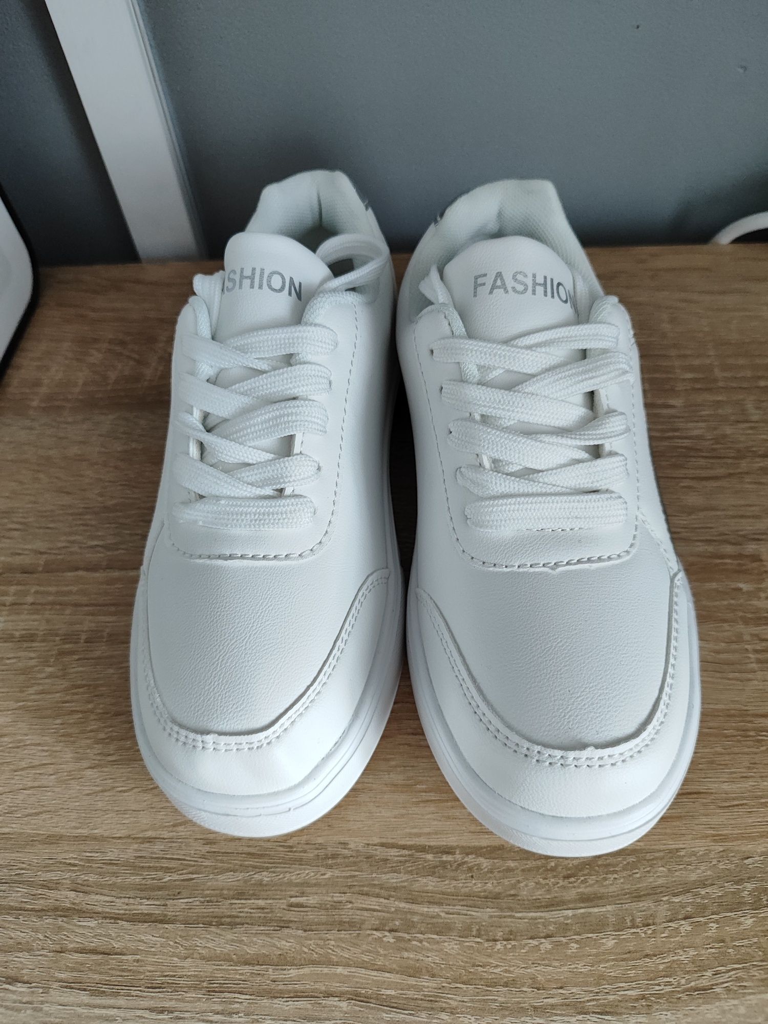 NOWE Adidasy dziewczęce rozmiar 33 długość 21 cm
