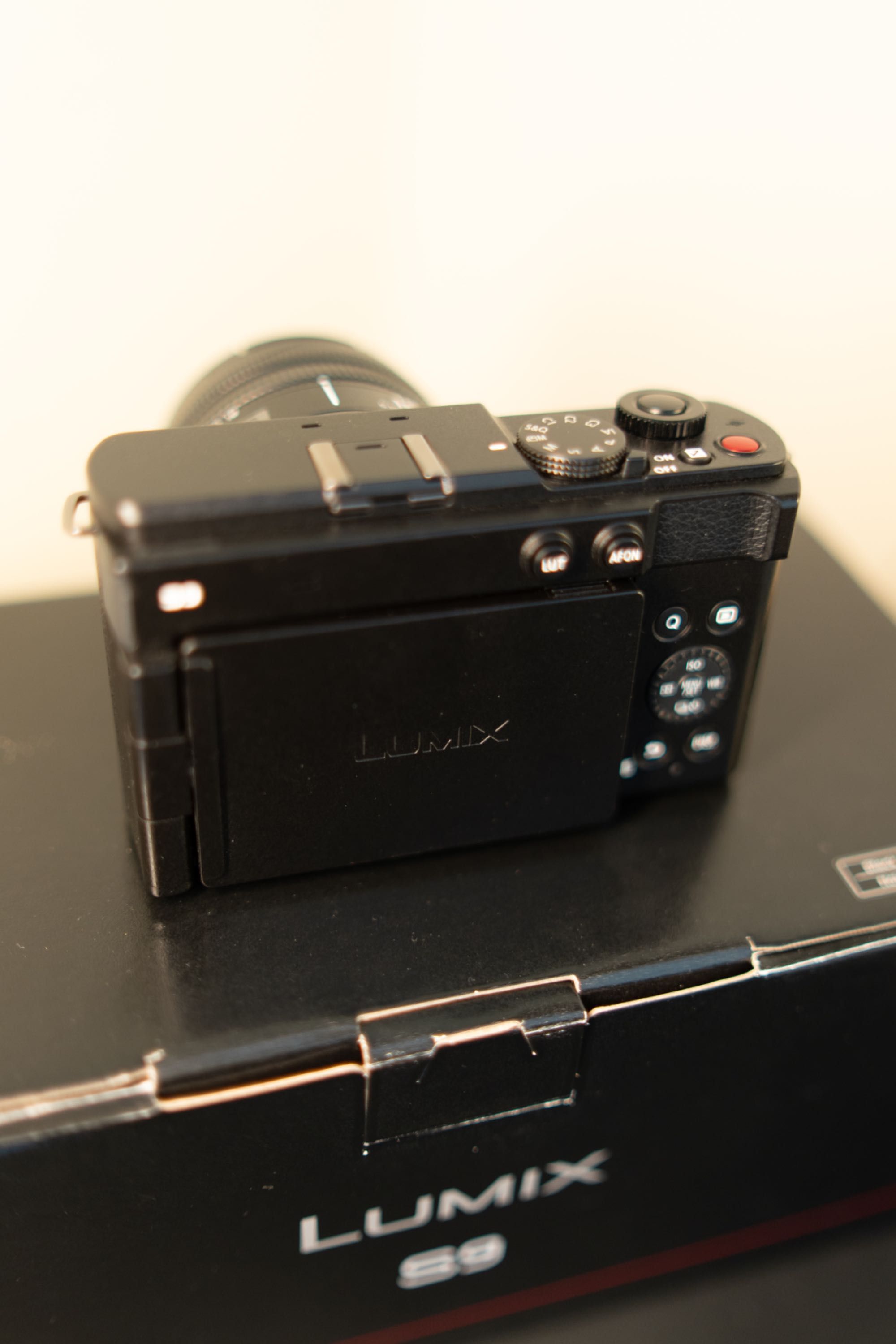 Vendo Lumix s9 com objetiva 18-40mm