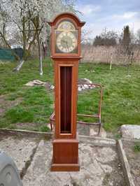 Piękny drewniany duży zegar