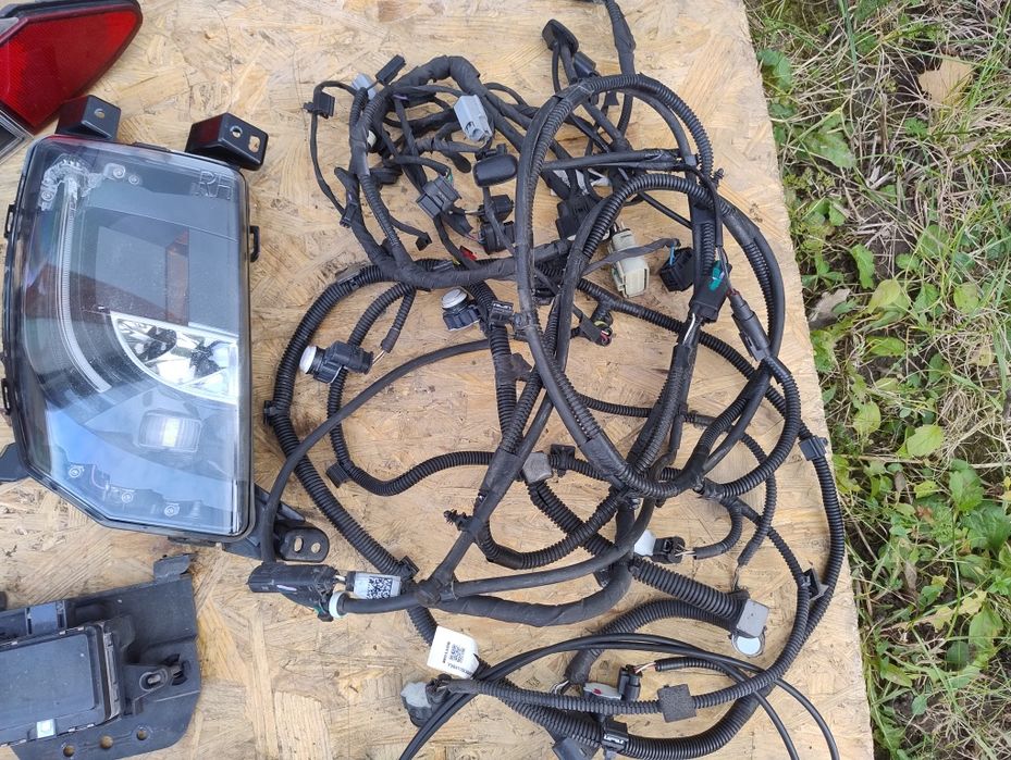 Деталі передка Tesla Model S