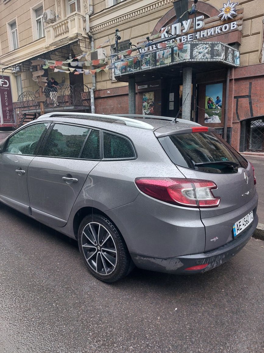 Renault Megane 3 Bose 2013 год. 1.5 дизель.