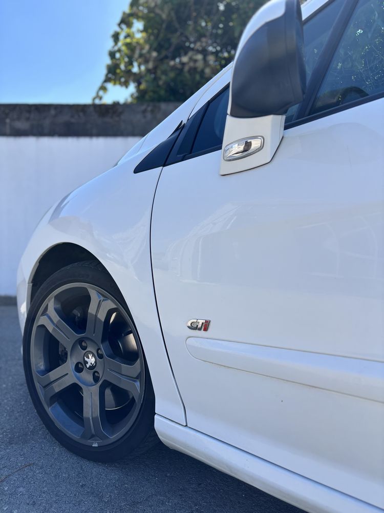 Peugeot 308 GTI 1.6THP 200cv