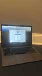 MacBook Air 2020 i5 16GB 256GB – drobne rysy, sprawny