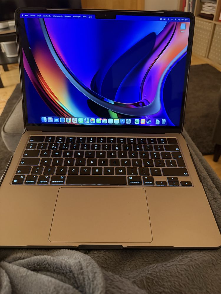 Macbook air M2 13” 8/256G + capa
