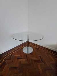Mesa redonda com tampo de vidro (120cm) e pé cromado