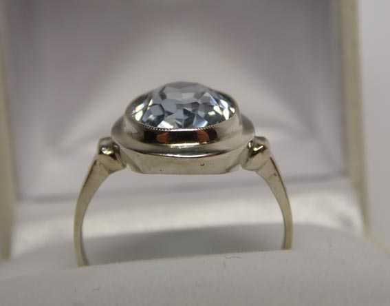 Przedwojenny srebrny pierścionek owalny niebieski spinel R.16