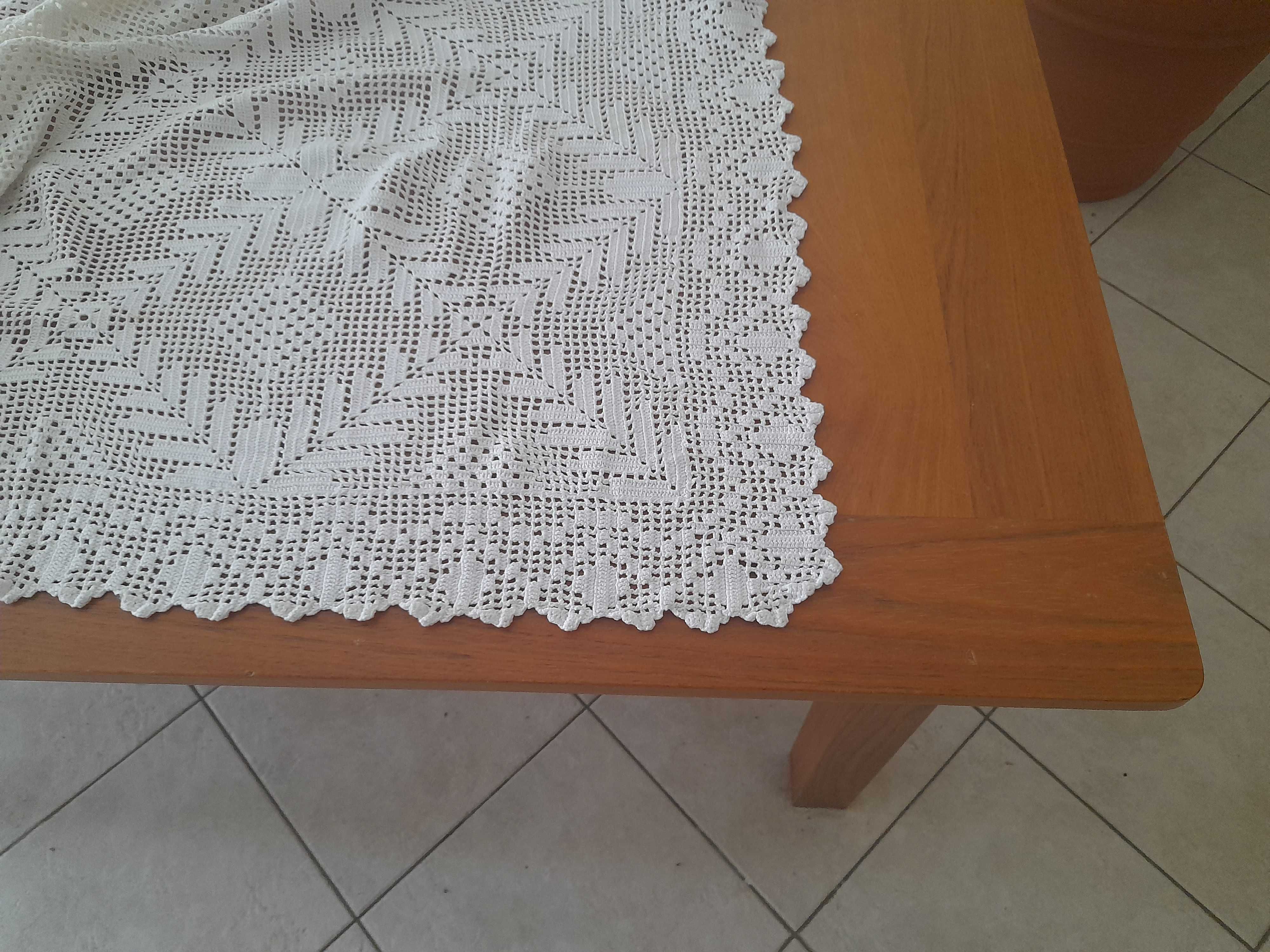 Toalha de renda mesa 2,80x1,70 antiga bem conservada