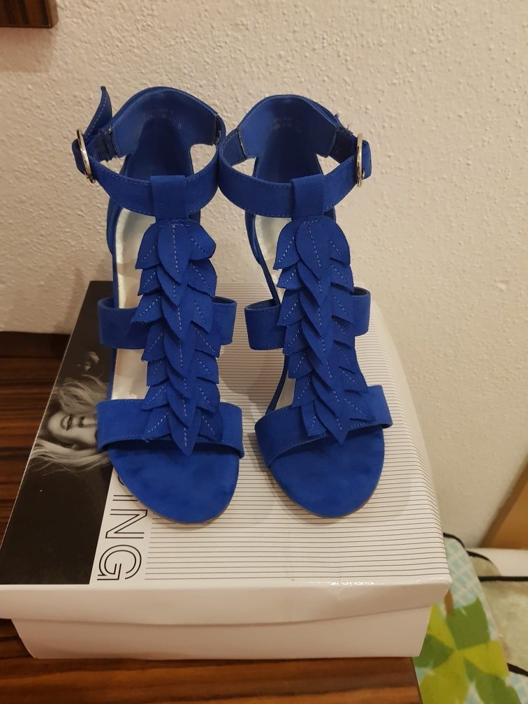 Sprzedam sukienkę chabrowa - wesele, studniowka