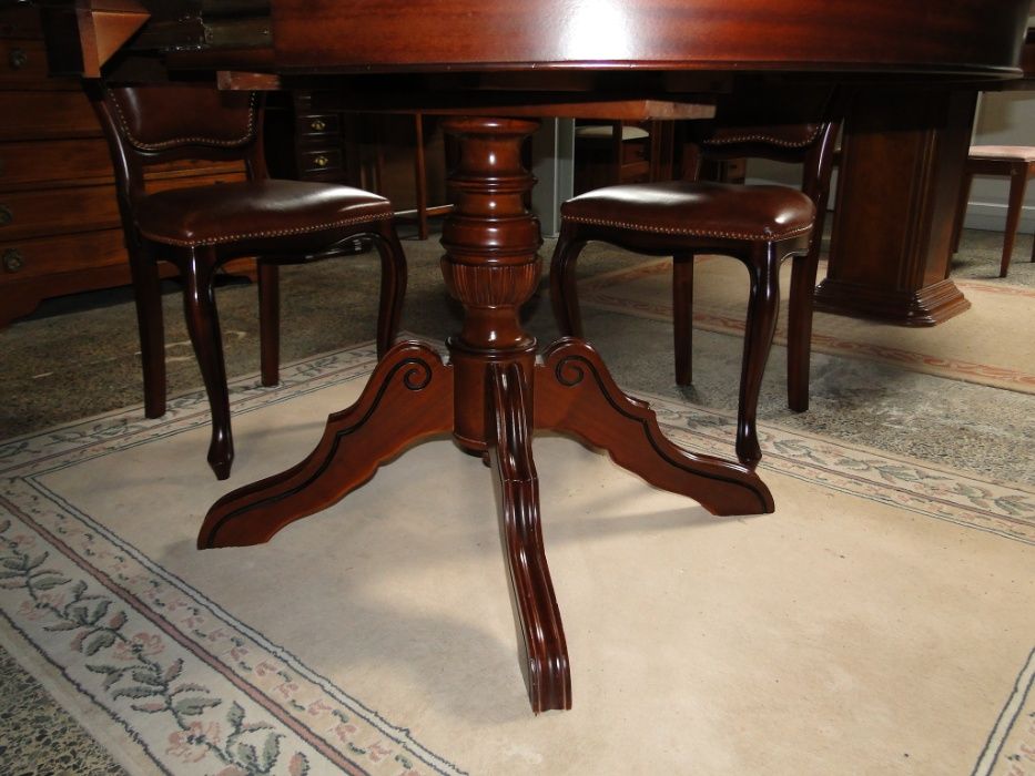 Mesa redonda em madeira - Extensível - Como nova - Só a mesa as cadeir