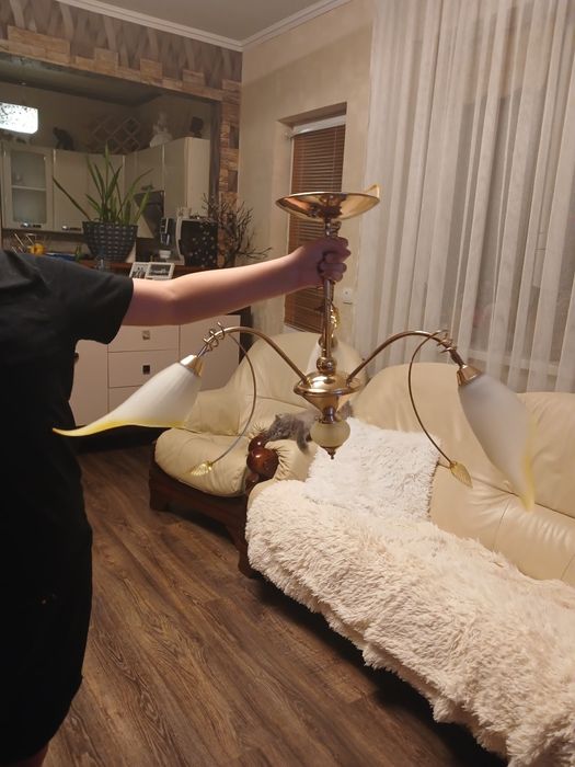 Продам    люстру