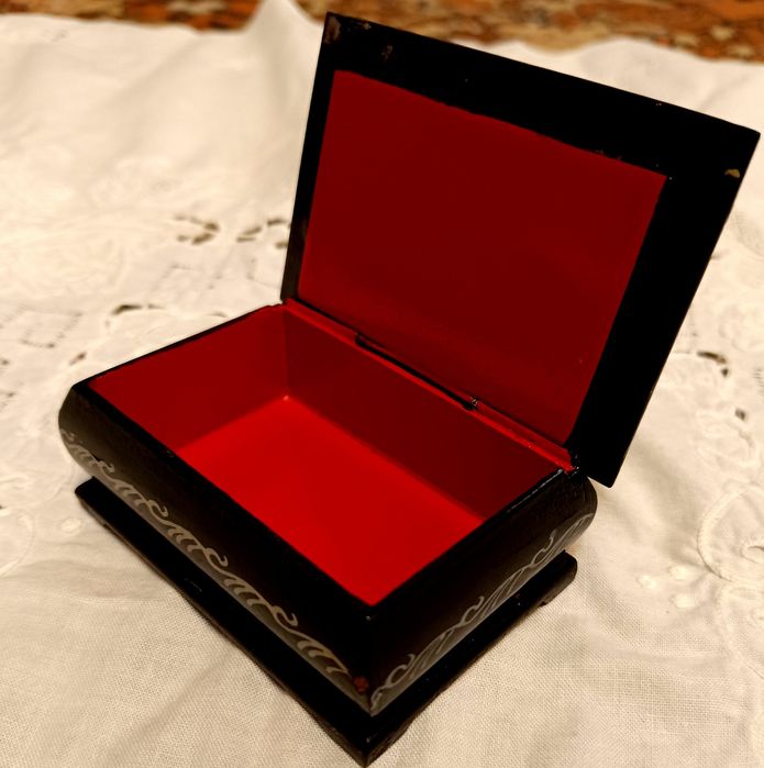 Шкатулка дерев'яна