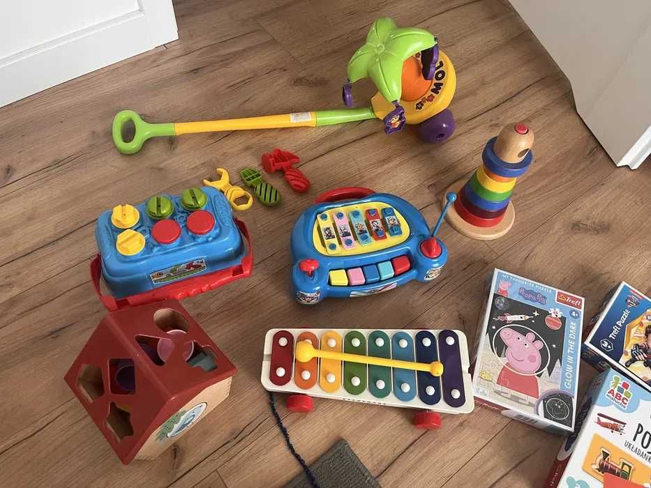 Zabawki i puzzle dla dzieci.