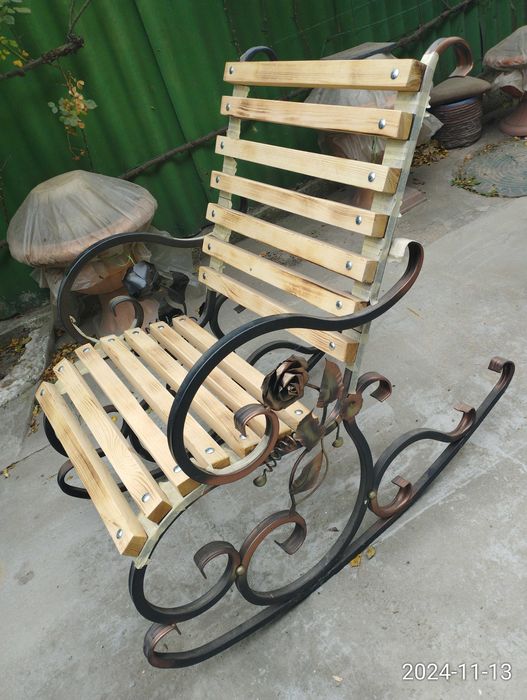 Два кресла для отдыха садовые