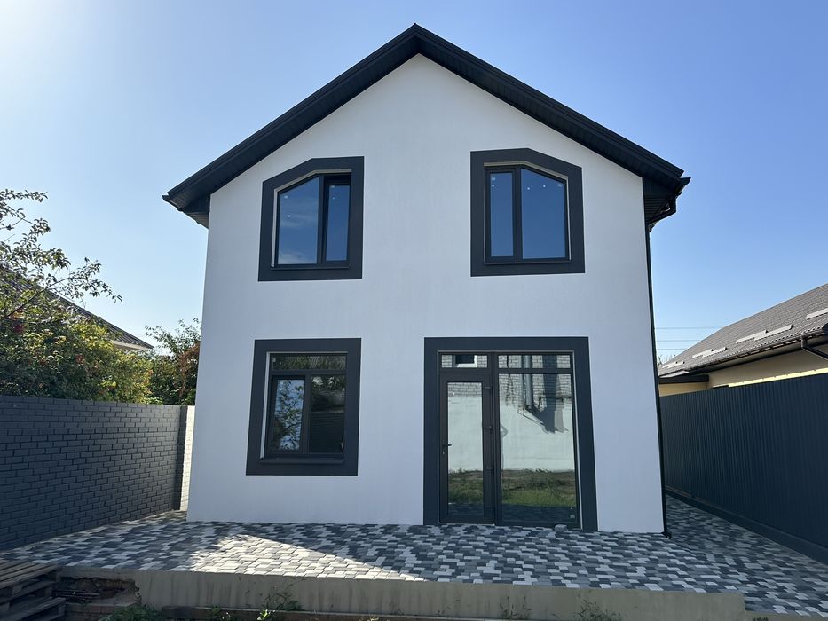 Продам НОВЫй двухэтажный дом ул . Белореченская