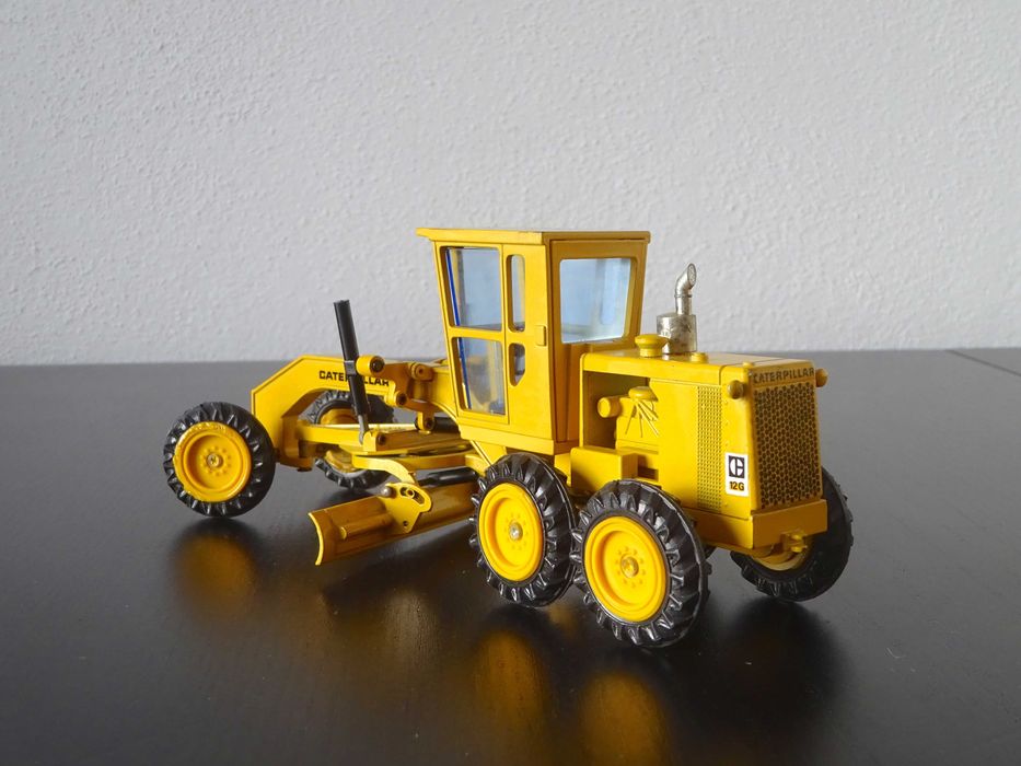 1:50 NZG 150 CAT 12G Grader