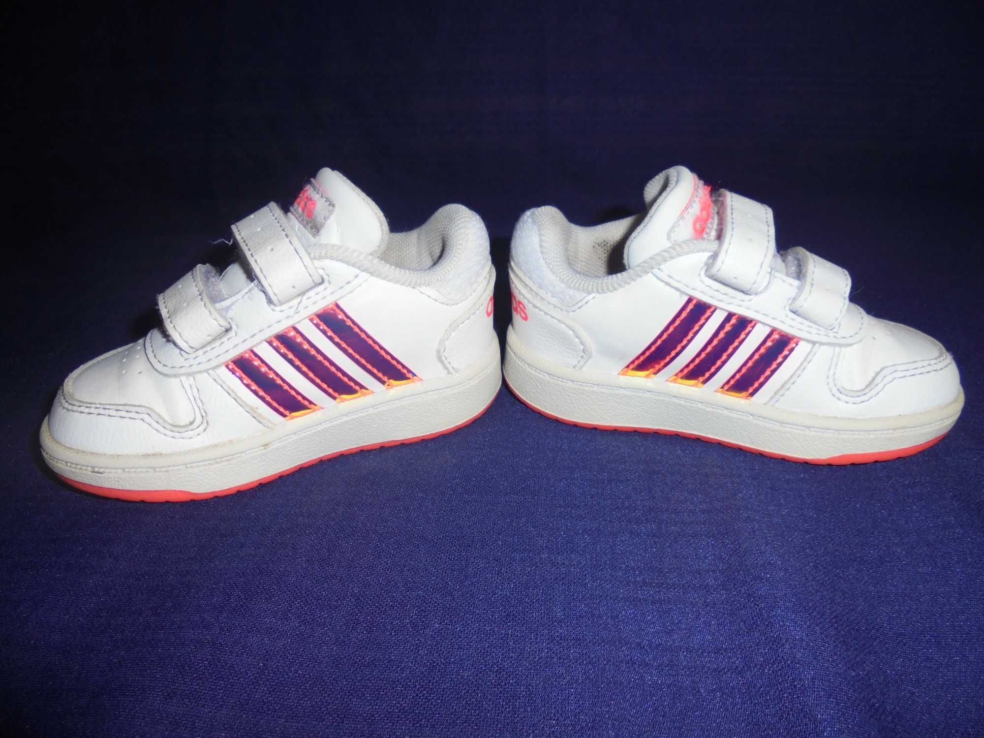 ténis de menina marca adidas