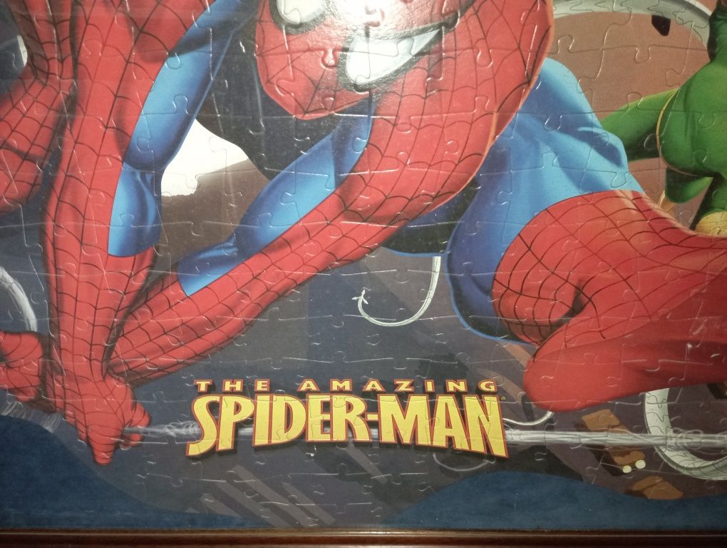 Quadro homem aranha em puzzle