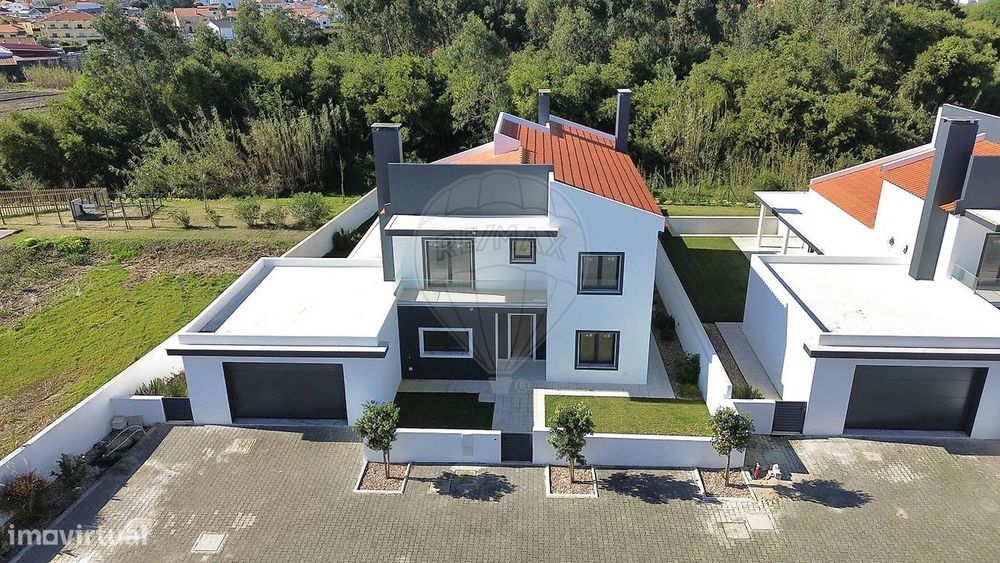 Moradia T4 para venda