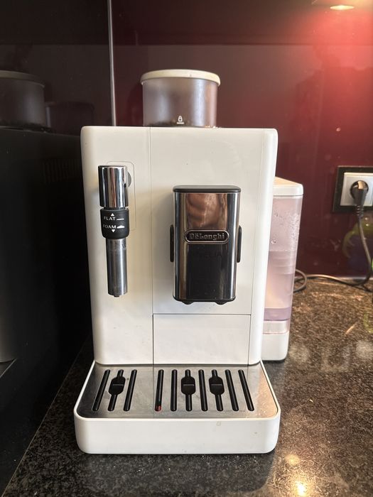 Delonghi Rivelia white