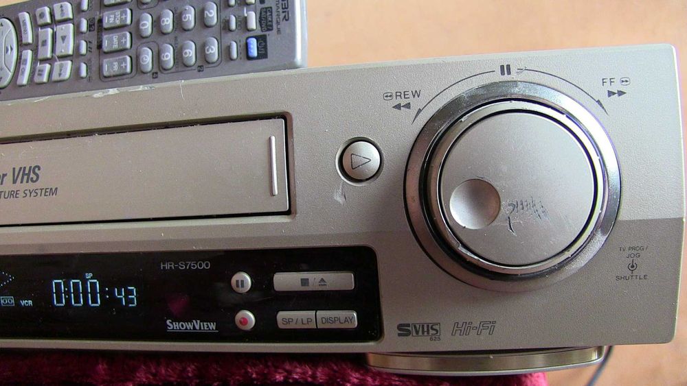 Видеомагнитофон S-VHS JVC HR-S7500EH
