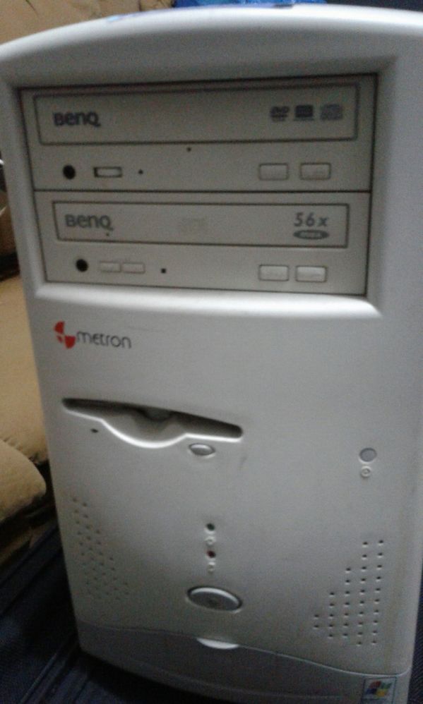 Computador  secretaria Acer window xp e portátil hp e máquina escrever