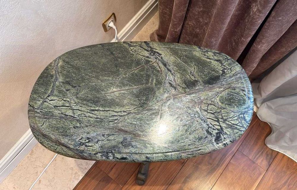 Мраморный столик