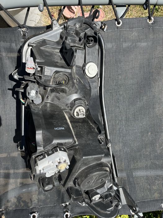 Lampy reflektory przednie lewa prawa komplet Toyota Rav4 hybrid IV lif