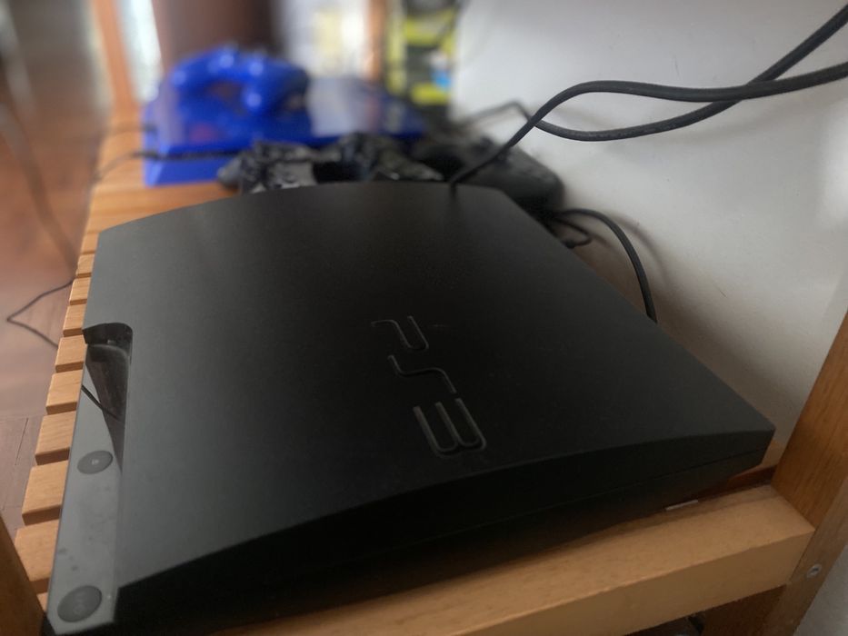 PlayStation 3 + 3 comandos +acessório CAM+ 2 Joysticks+ 17 jogos PS3