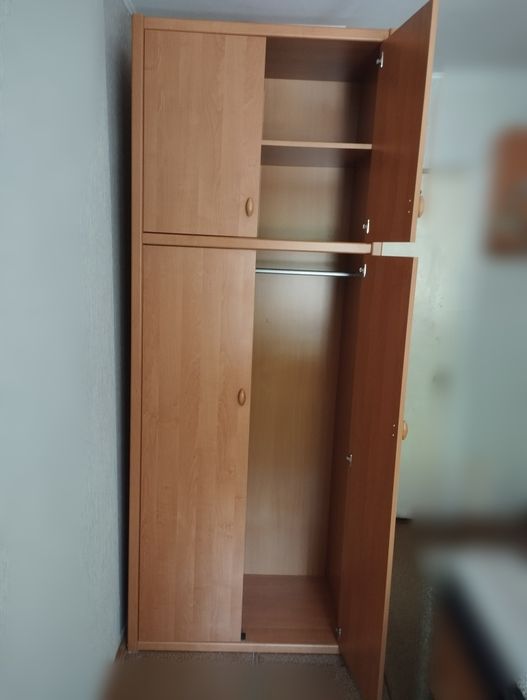 Висока шафа/тумба/комод  для одягу