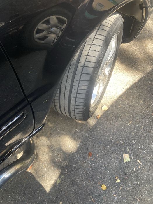 Мерсес ML в отличном состоянии. Полностью обслужен.