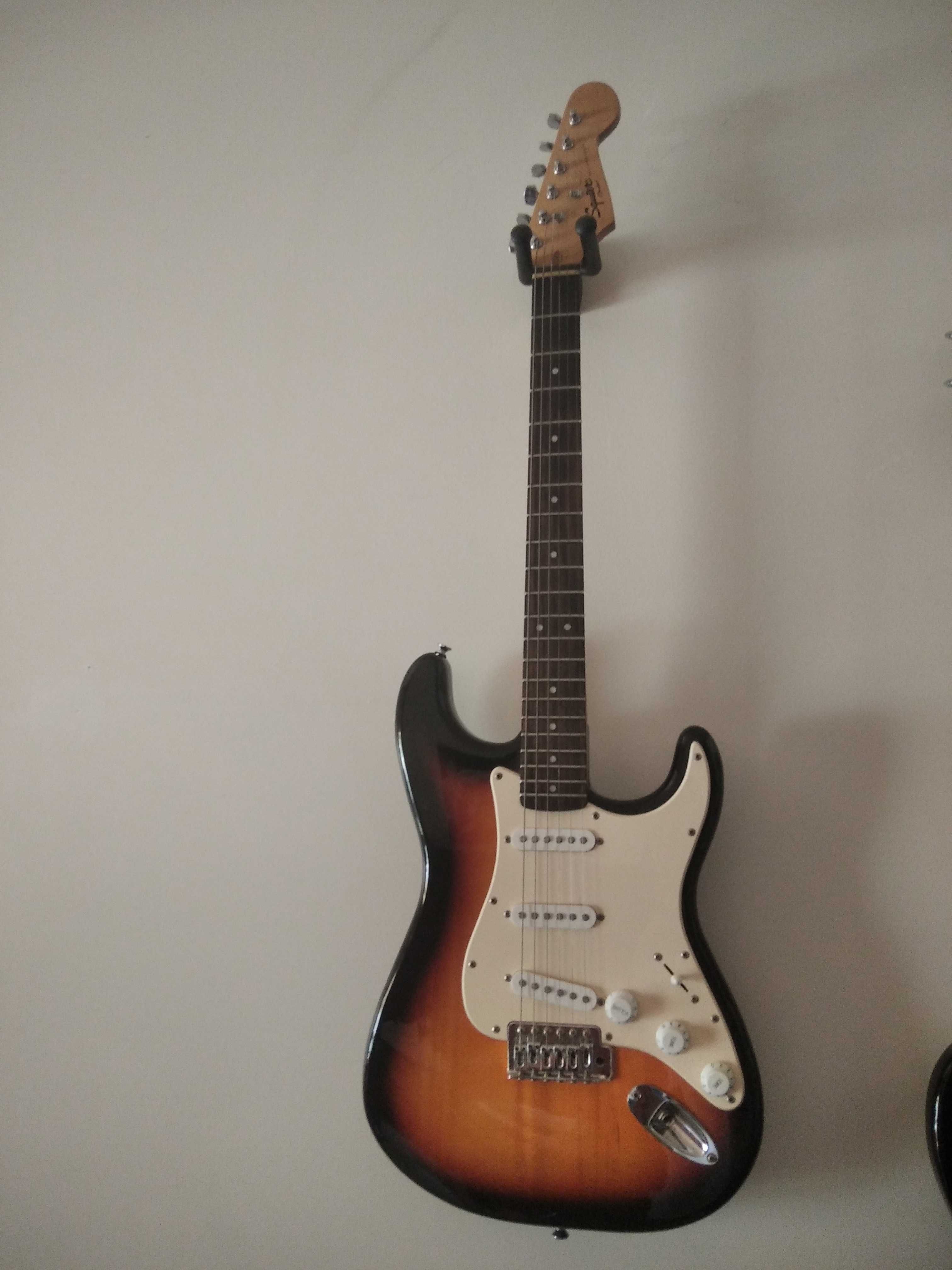 Guitarra electrica Fender Squire Bullet Start