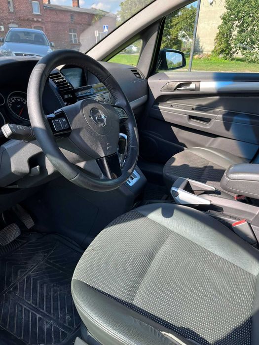 Opel Zafira lift 2009r 2.2 direct/gaz/automat/7 osób/260tys. przebiegu