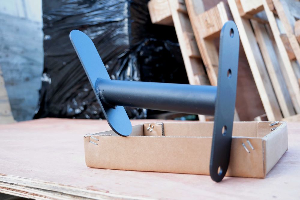 Uchwyt ścienny wielofunkcyjny na skakanki gumy oporowe