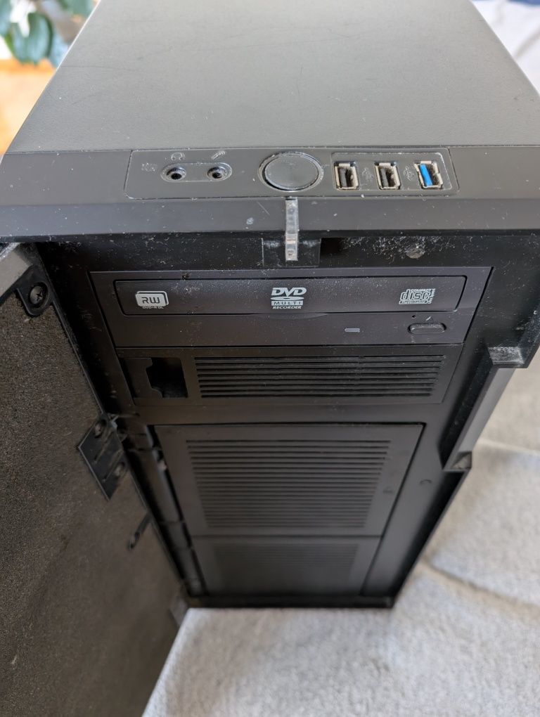 Obudowa wyciszona Fractal design define R2 + zasilacz OCZ 700 watów