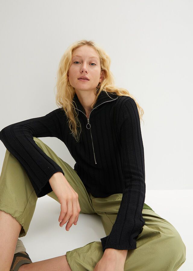 B.P.C sweter czarny ze stójką i z zamkiem 36/38.