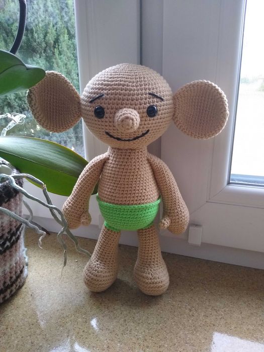 Plastus. Maskotka wykonana na szydełku