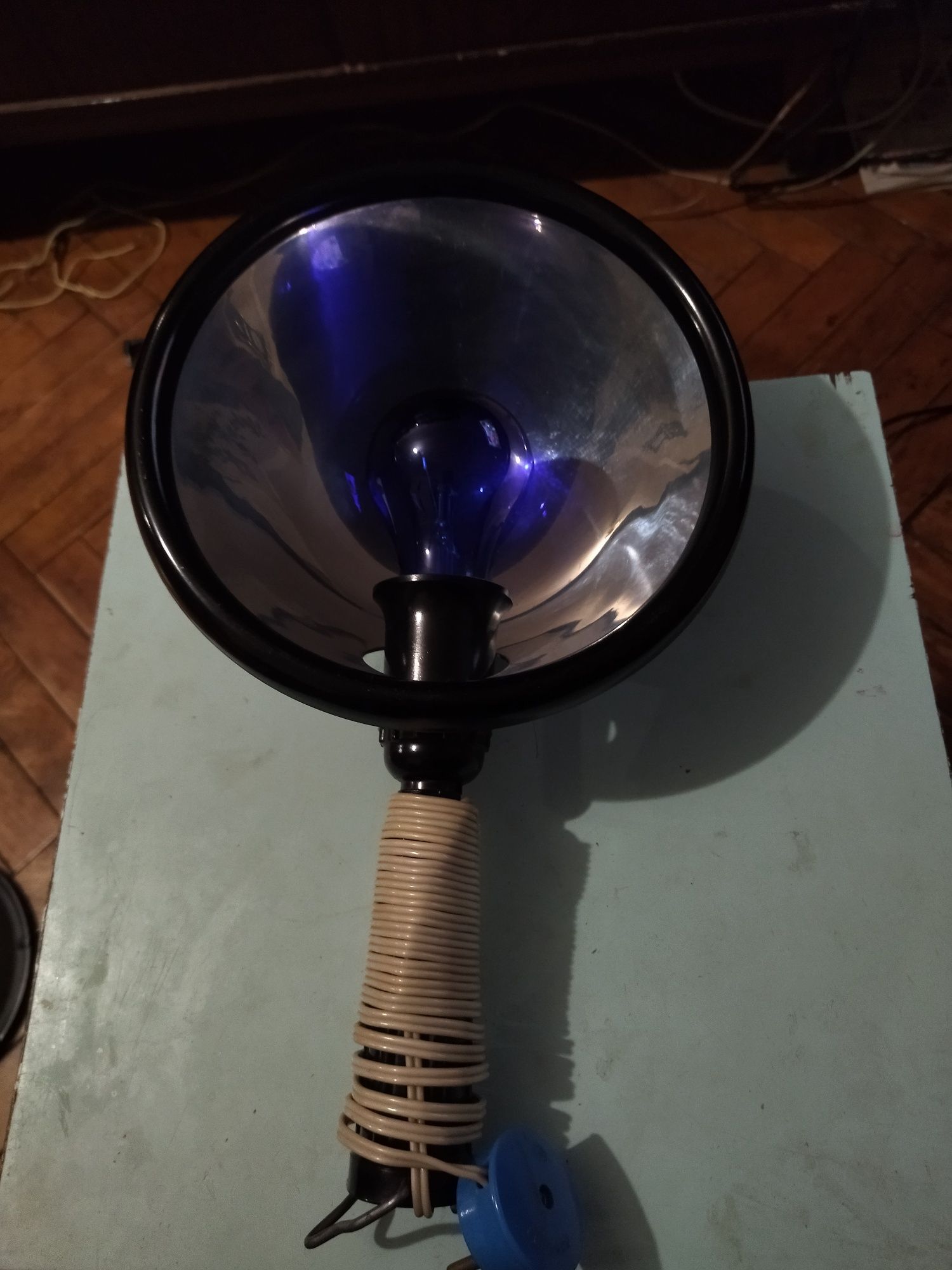 Согревающая медицинская синяя лампа СССР ,в  рабочем состоянии