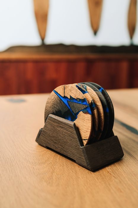 Підставки з мореного дуба та смоли – подарунок, який вражає